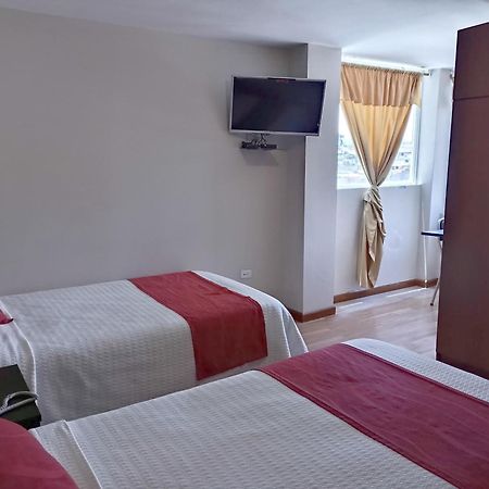 Hotel Versailles Амбато Экстерьер фото