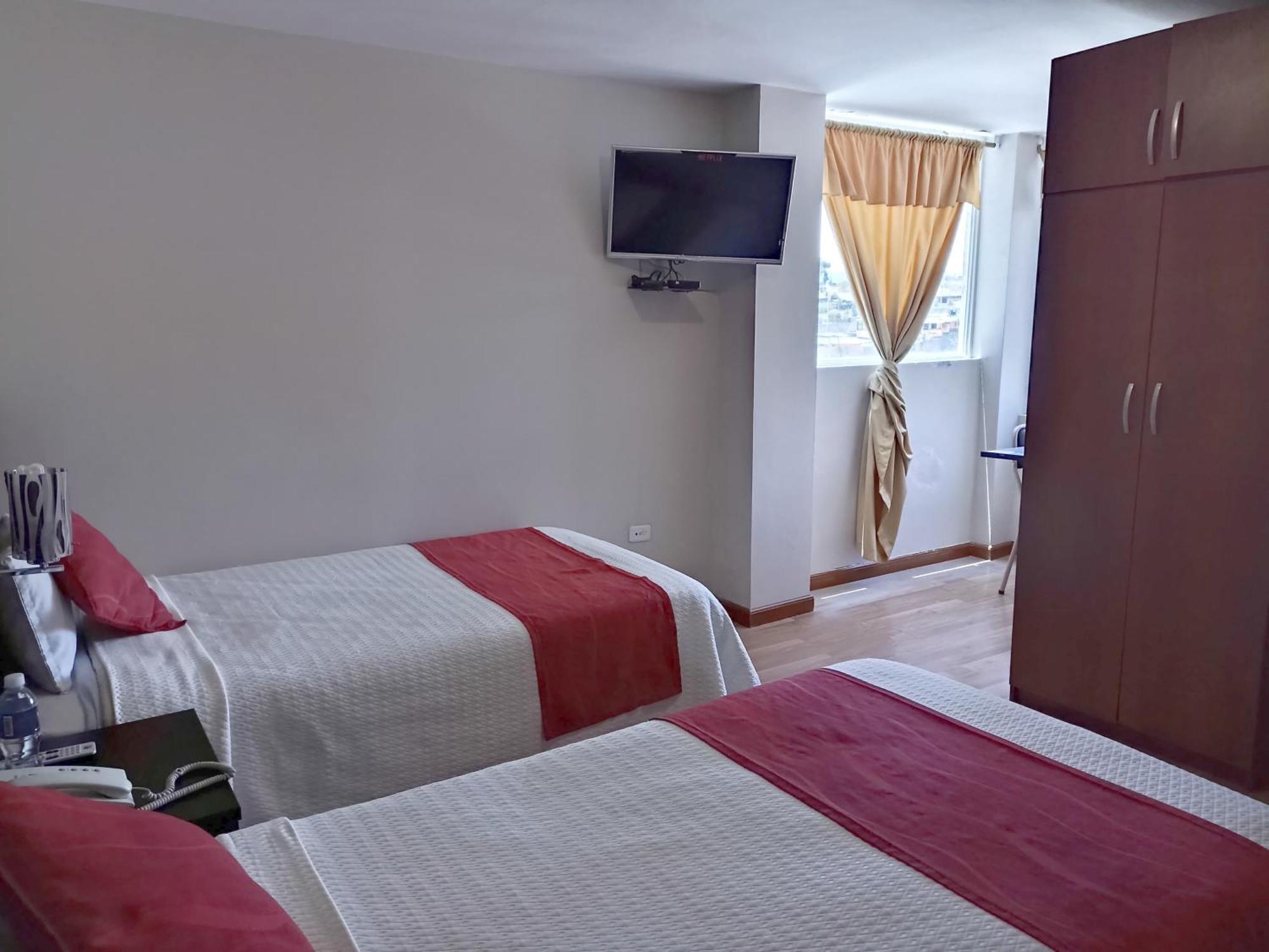 Hotel Versailles Амбато Экстерьер фото